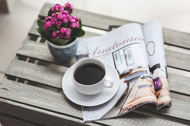 káva na časopise